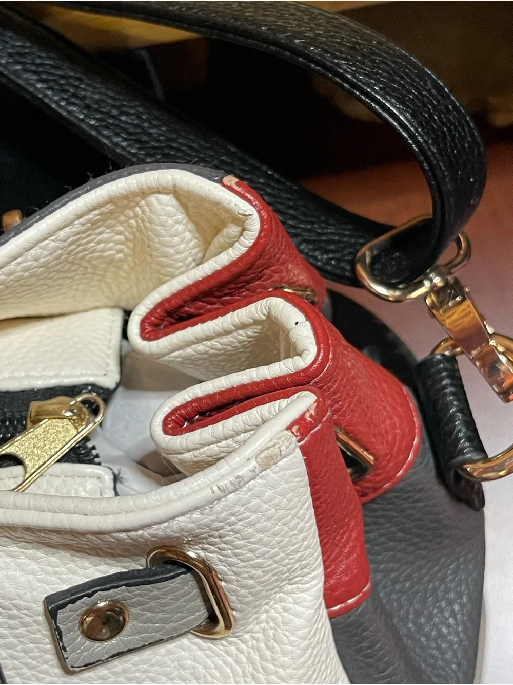 The Bradford Exchange Disney Mickey&Minnie Love Story Kissing Heart Satchel Bag